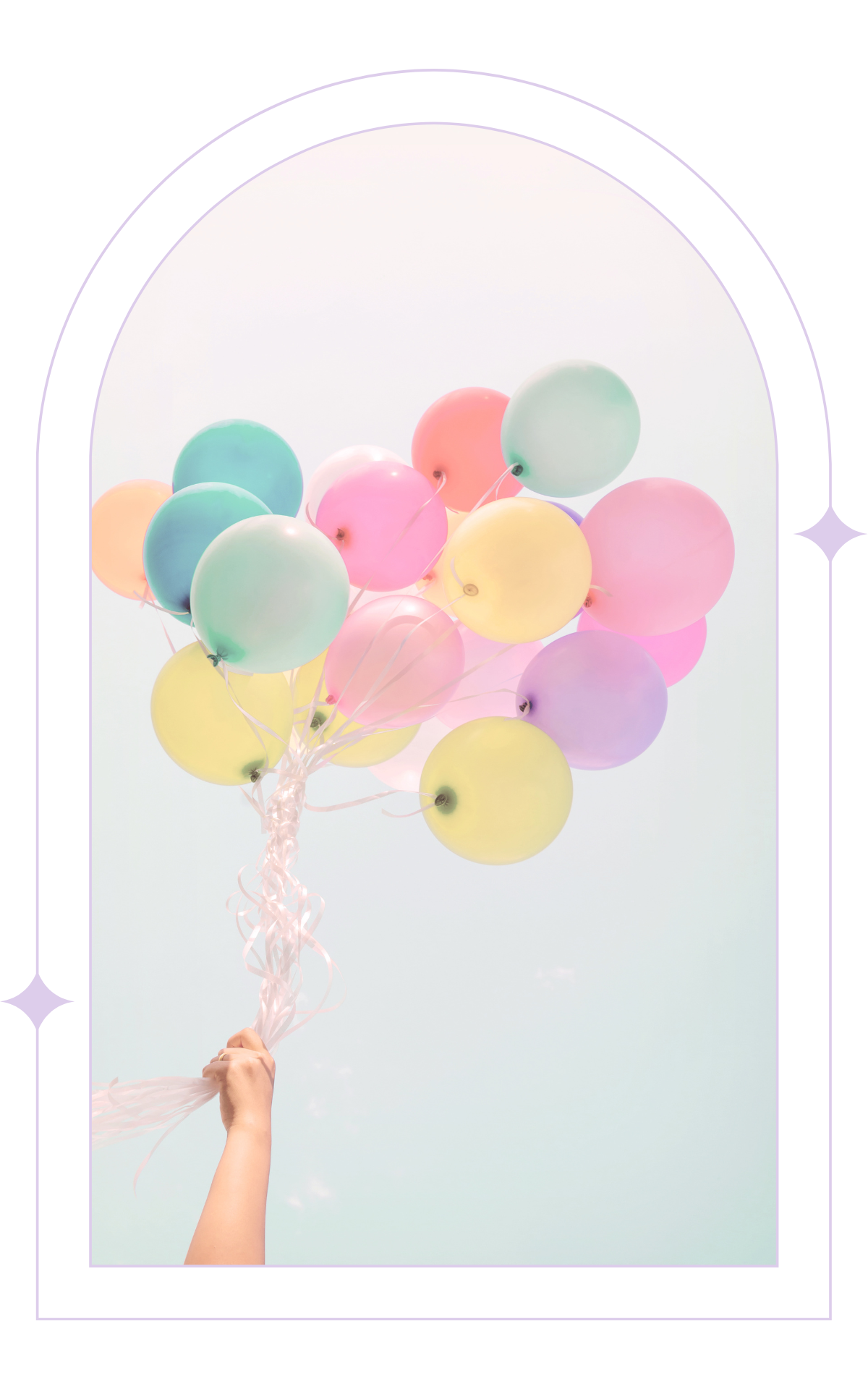 Image décorative d'une main tenant des ballons colorés